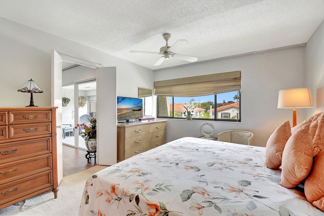 合同活跃: $1,875 (2 贝兹, 2 浴室, 939 平方英尺)