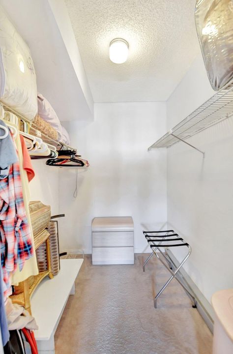 合同活跃: $1,875 (2 贝兹, 2 浴室, 939 平方英尺)