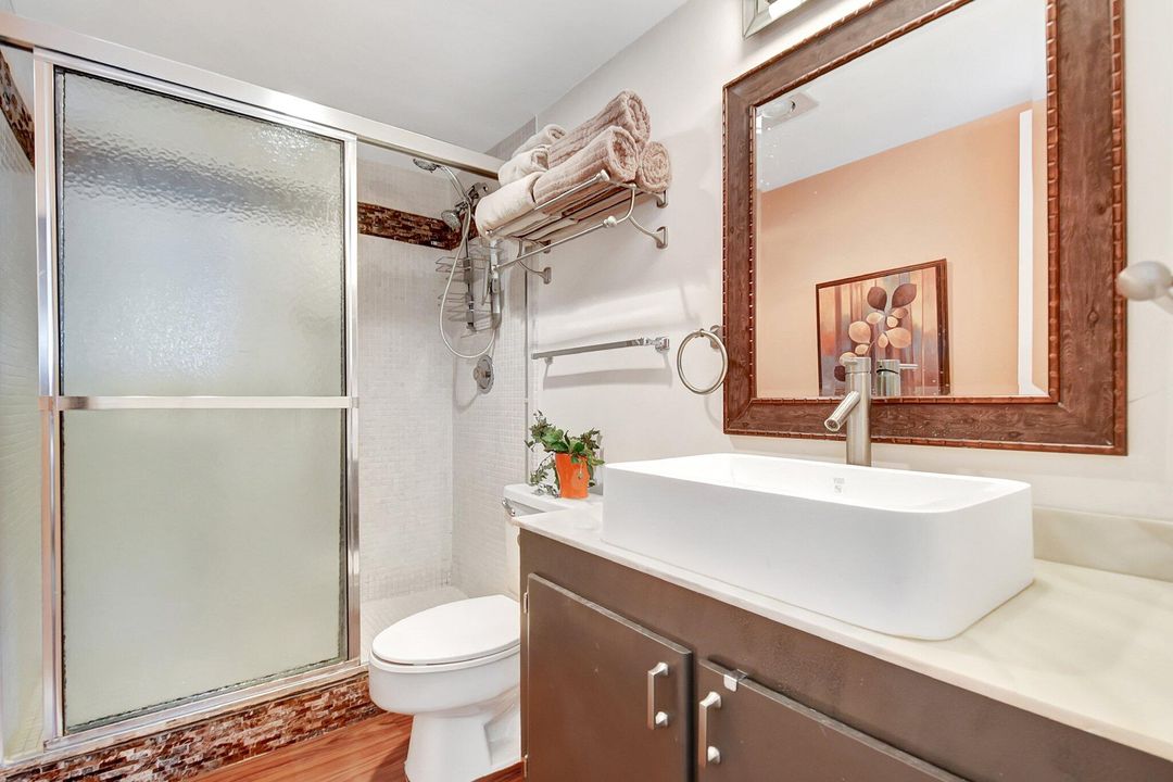 合同活跃: $1,875 (2 贝兹, 2 浴室, 939 平方英尺)