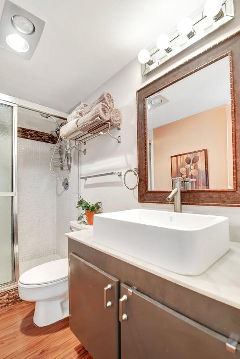 合同活跃: $1,875 (2 贝兹, 2 浴室, 939 平方英尺)