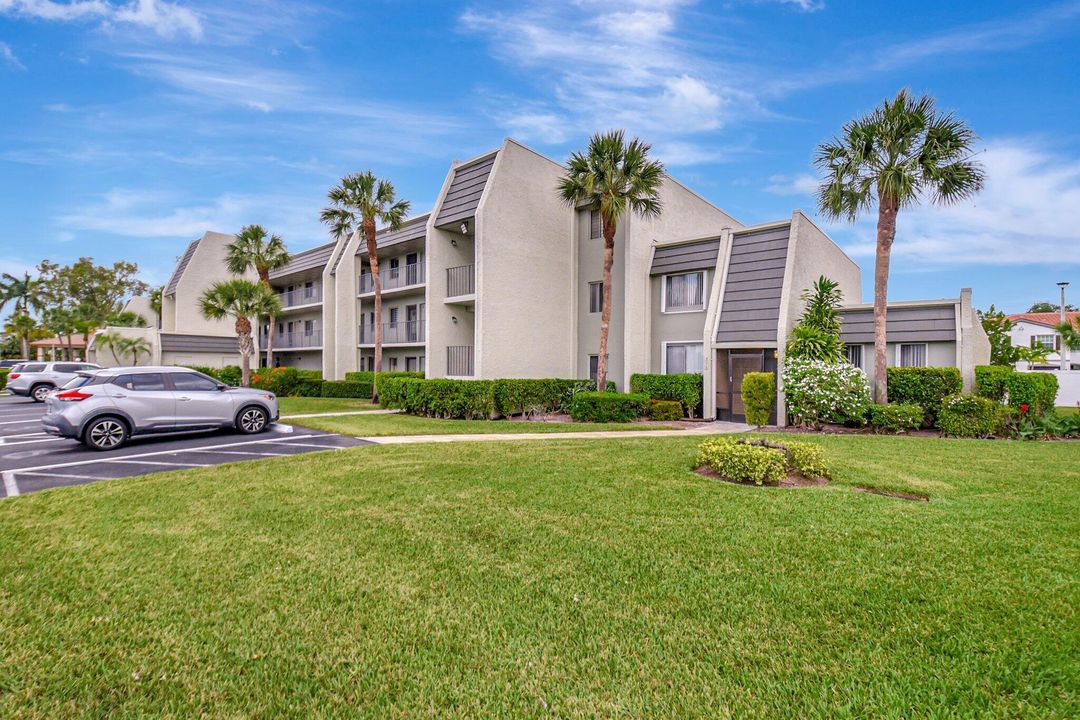 合同活跃: $1,875 (2 贝兹, 2 浴室, 939 平方英尺)