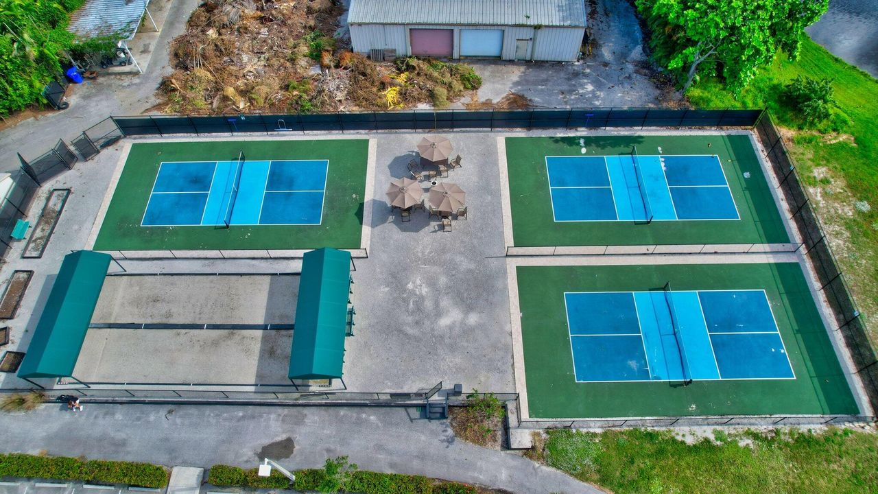 合同活跃: $1,875 (2 贝兹, 2 浴室, 939 平方英尺)