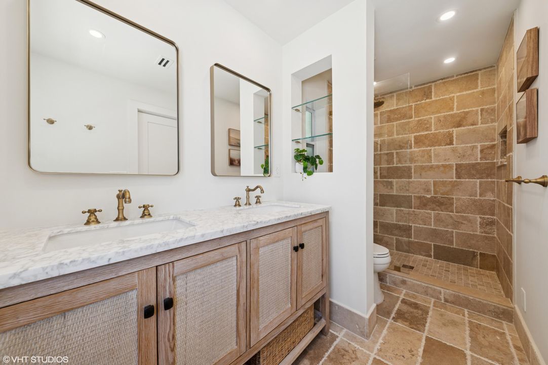 En Venta: $1,375,000 (4 camas, 2 baños, 1844 Pies cuadrados)