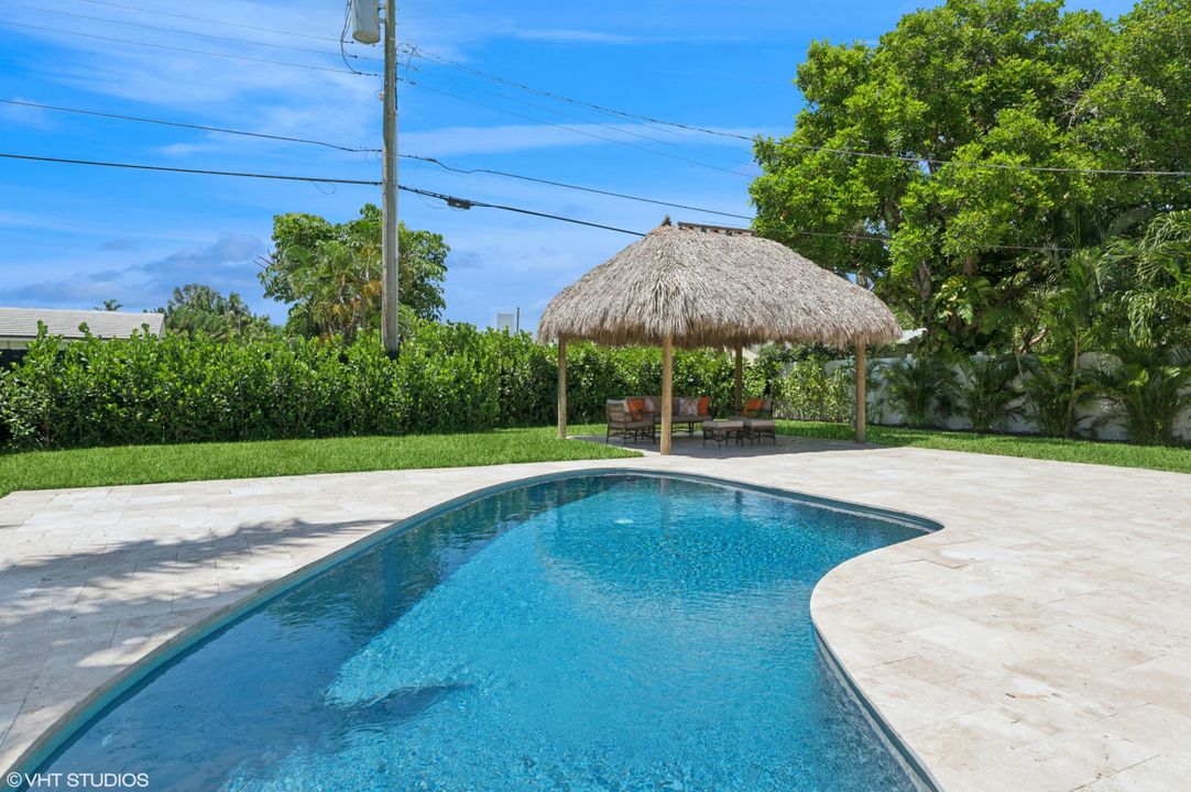 En Venta: $1,375,000 (4 camas, 2 baños, 1844 Pies cuadrados)