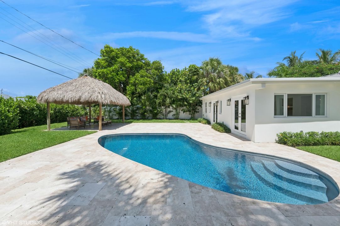 En Venta: $1,375,000 (4 camas, 2 baños, 1844 Pies cuadrados)