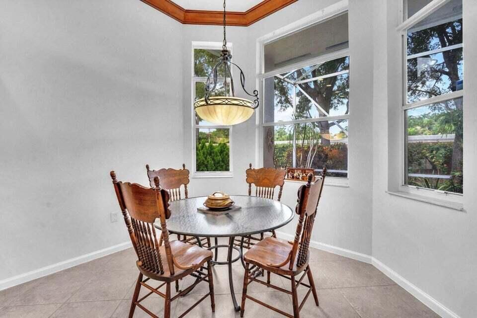 Под контрактом: $6,000 (2 спален, 2 ванн, 2364 Квадратных фут)