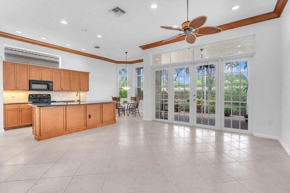 Под контрактом: $6,000 (2 спален, 2 ванн, 2364 Квадратных фут)