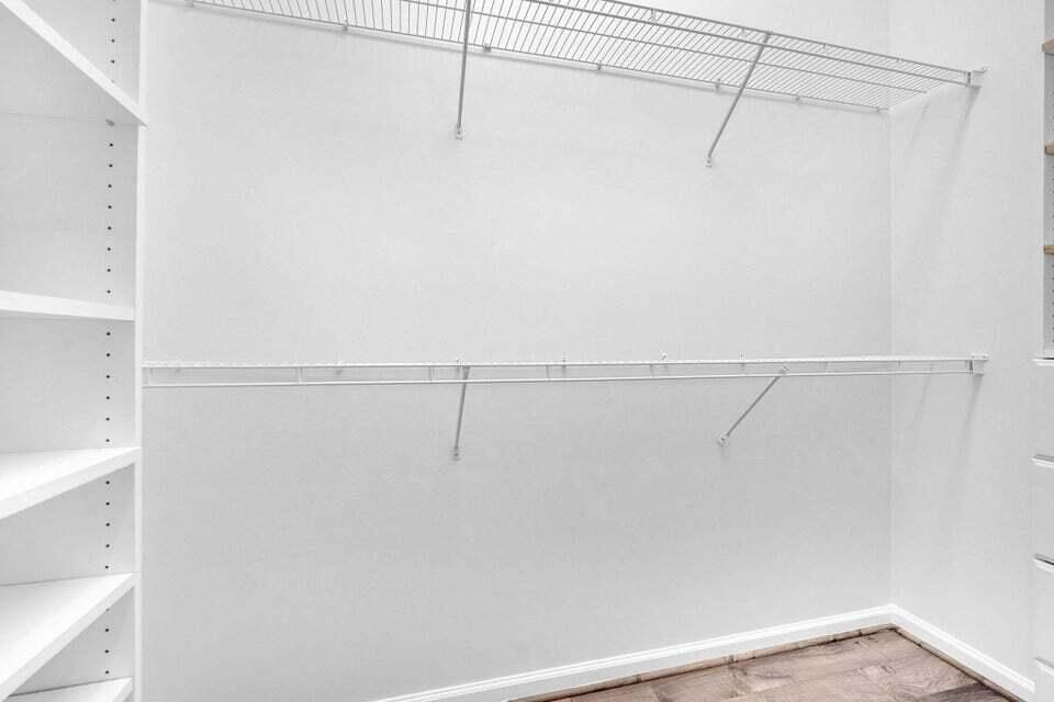 Под контрактом: $6,000 (2 спален, 2 ванн, 2364 Квадратных фут)