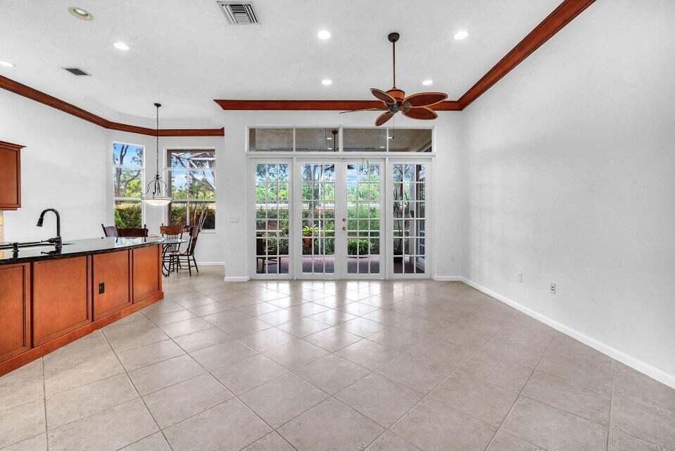 Под контрактом: $6,000 (2 спален, 2 ванн, 2364 Квадратных фут)