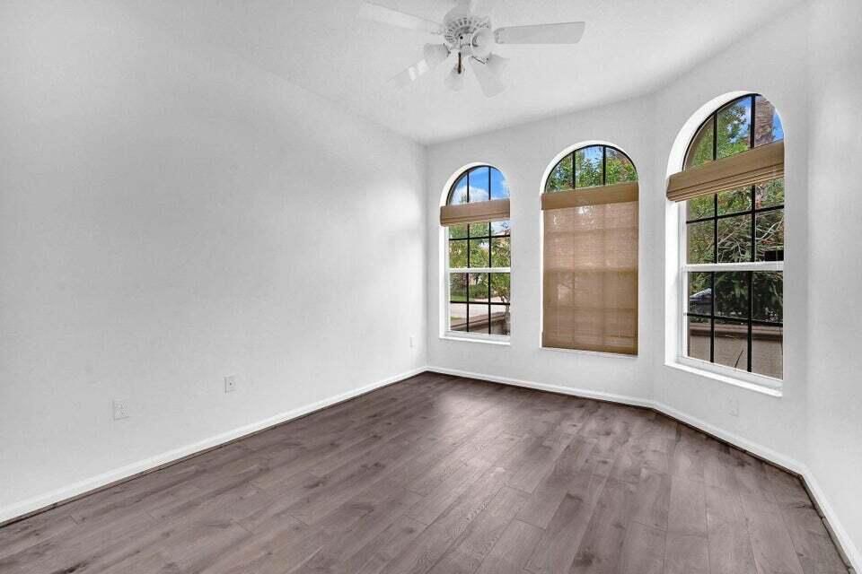 Под контрактом: $6,000 (2 спален, 2 ванн, 2364 Квадратных фут)