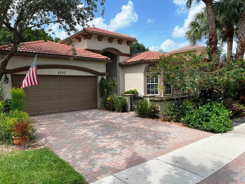 Под контрактом: $6,000 (2 спален, 2 ванн, 2364 Квадратных фут)