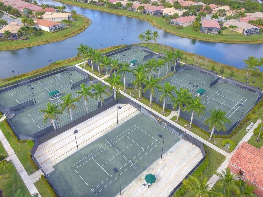 Под контрактом: $6,000 (2 спален, 2 ванн, 2364 Квадратных фут)