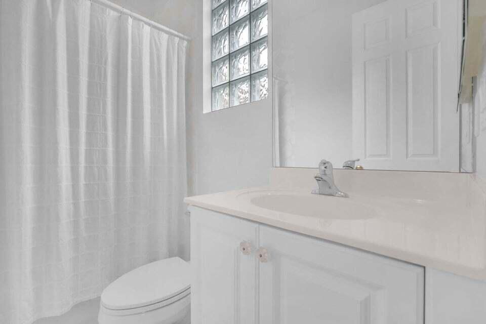 Под контрактом: $6,000 (2 спален, 2 ванн, 2364 Квадратных фут)