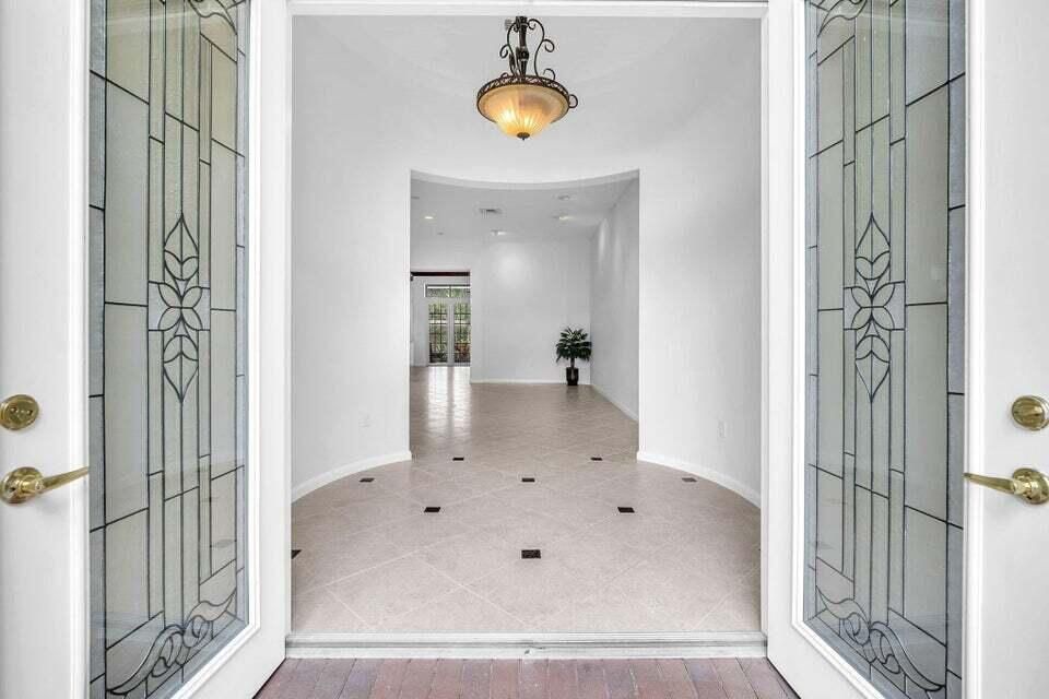 Под контрактом: $6,000 (2 спален, 2 ванн, 2364 Квадратных фут)