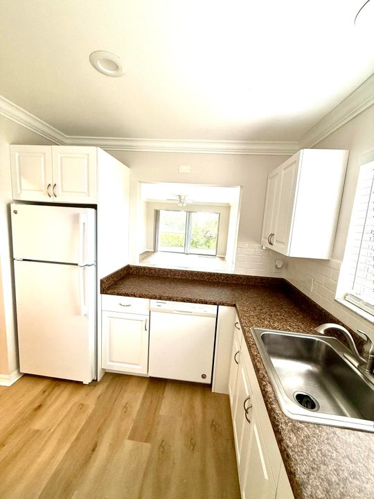 For Rent: $1,850 (2 beds, 2 baths, 1095 Square Feet)