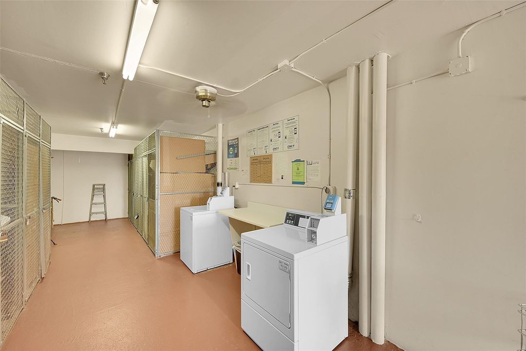 待售: $99,000 (1 贝兹, 1 浴室, 715 平方英尺)