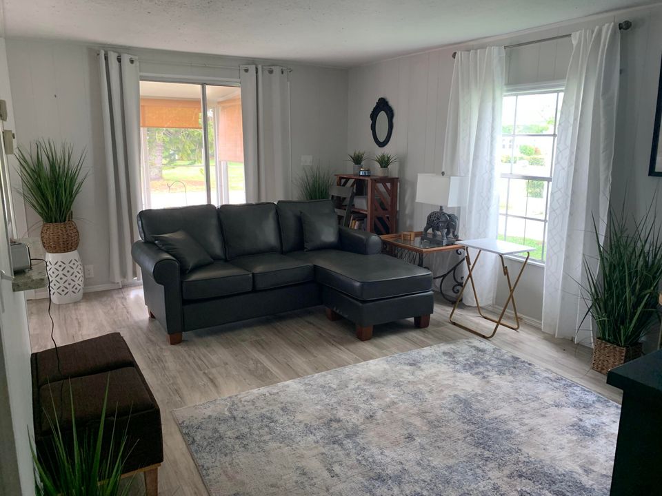 Под контрактом: $58,000 (2 спален, 2 ванн, 1060 Квадратных фут)