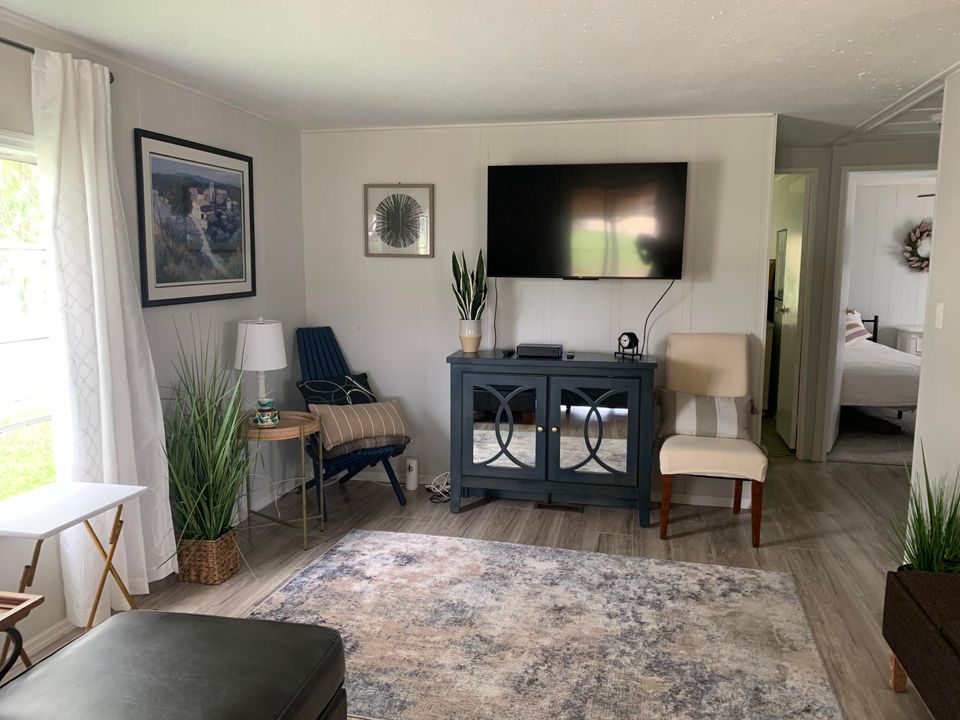 Под контрактом: $58,000 (2 спален, 2 ванн, 1060 Квадратных фут)