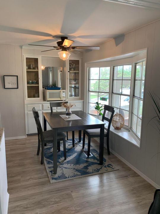 Под контрактом: $58,000 (2 спален, 2 ванн, 1060 Квадратных фут)