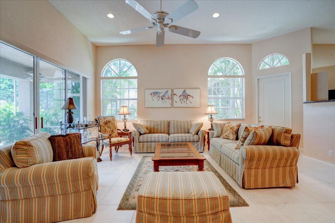 На продажу: $189,000 (3 спален, 2 ванн, 2030 Квадратных фут)