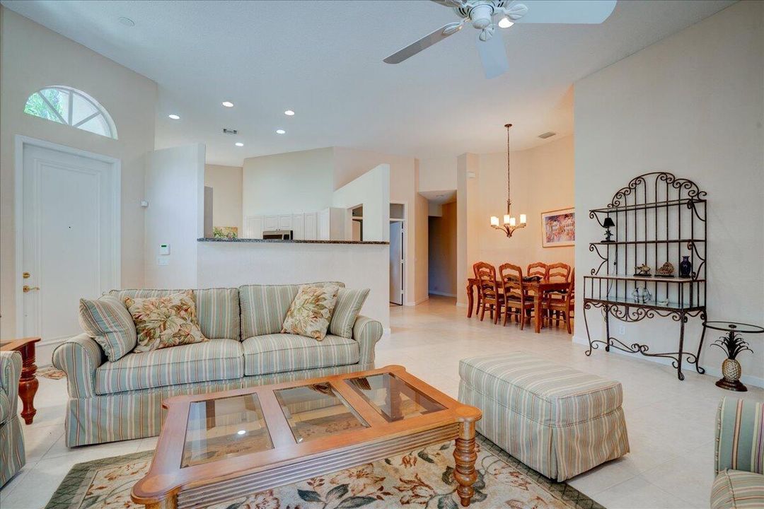 На продажу: $189,000 (3 спален, 2 ванн, 2030 Квадратных фут)