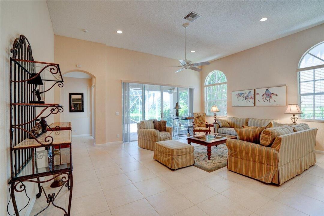 На продажу: $189,000 (3 спален, 2 ванн, 2030 Квадратных фут)