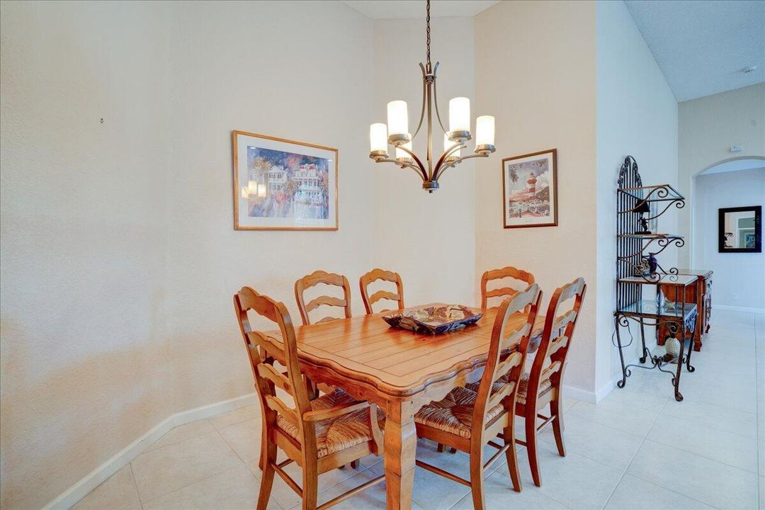 На продажу: $189,000 (3 спален, 2 ванн, 2030 Квадратных фут)