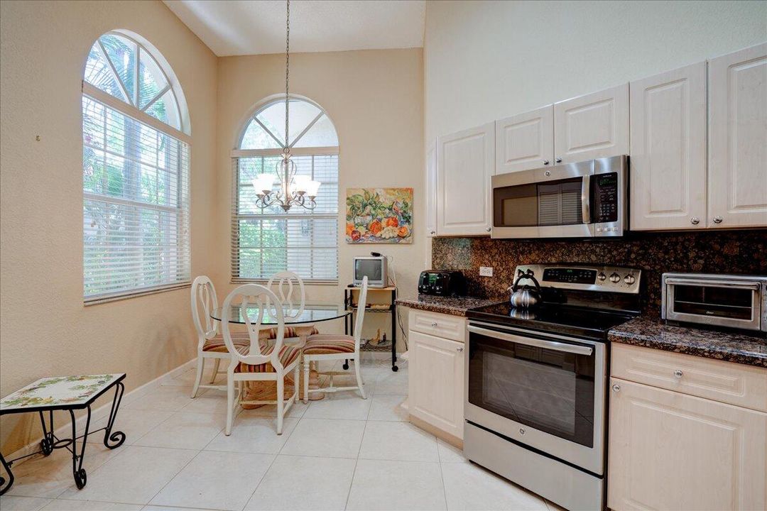 На продажу: $189,000 (3 спален, 2 ванн, 2030 Квадратных фут)