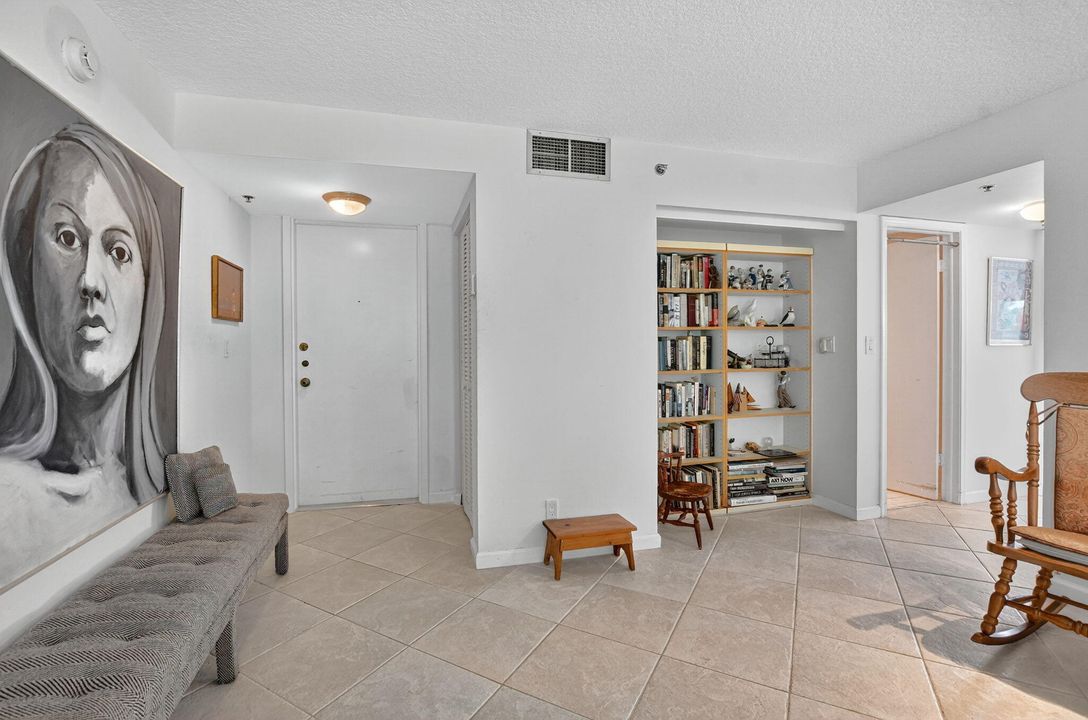 Под контрактом: $165,000 (2 спален, 2 ванн, 1255 Квадратных фут)