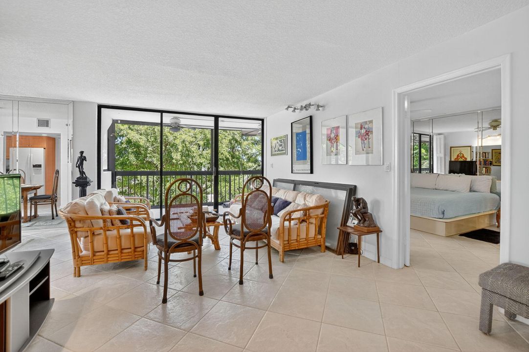 Под контрактом: $165,000 (2 спален, 2 ванн, 1255 Квадратных фут)