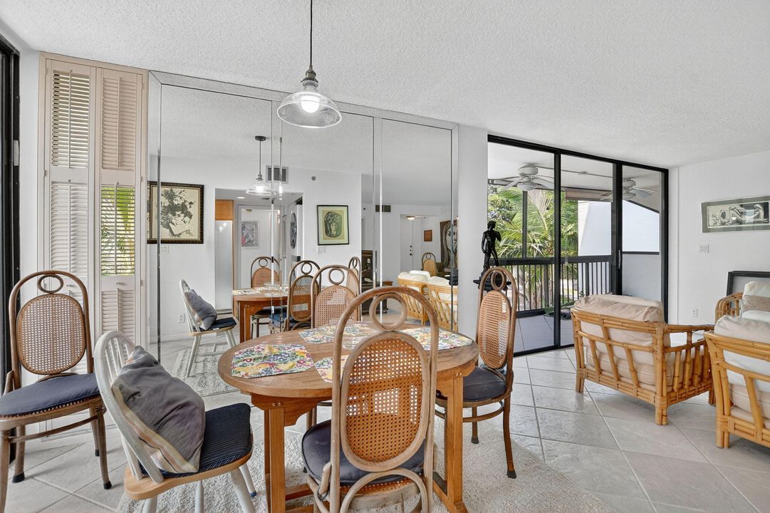 Под контрактом: $165,000 (2 спален, 2 ванн, 1255 Квадратных фут)