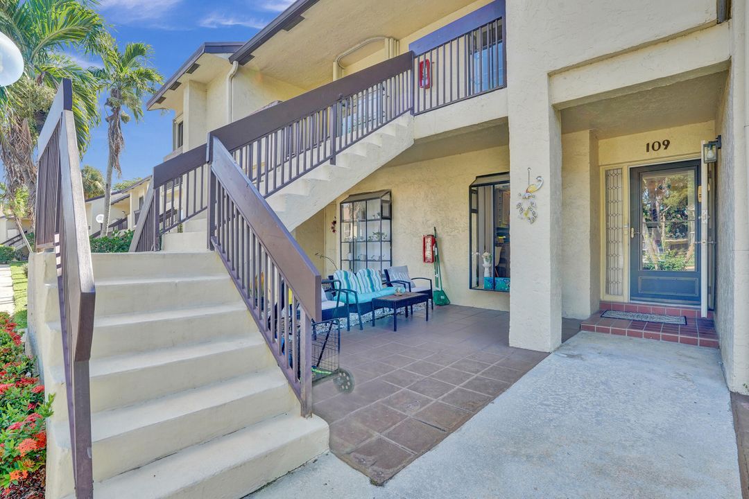 Active With Contract: $249,900 (2 beds, 2 baths, 1150 Square Feet)