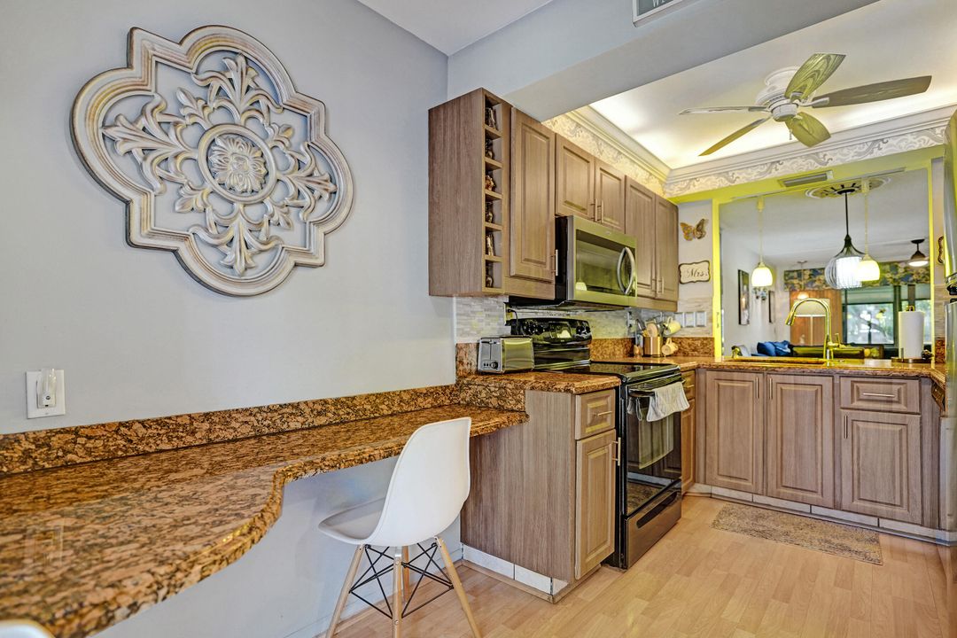 Active With Contract: $249,900 (2 beds, 2 baths, 1150 Square Feet)