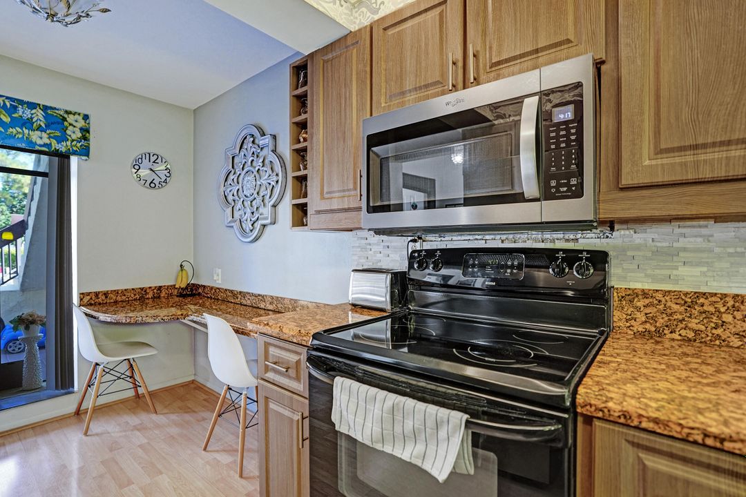 Active With Contract: $249,900 (2 beds, 2 baths, 1150 Square Feet)