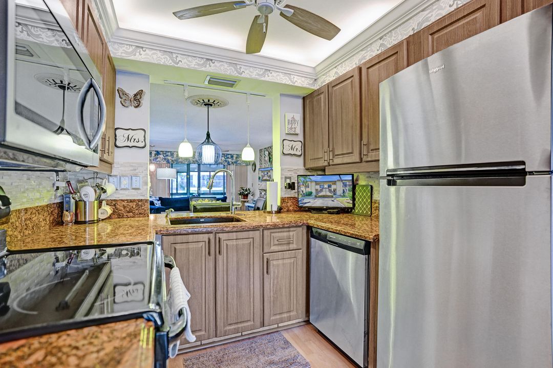 Active With Contract: $249,900 (2 beds, 2 baths, 1150 Square Feet)