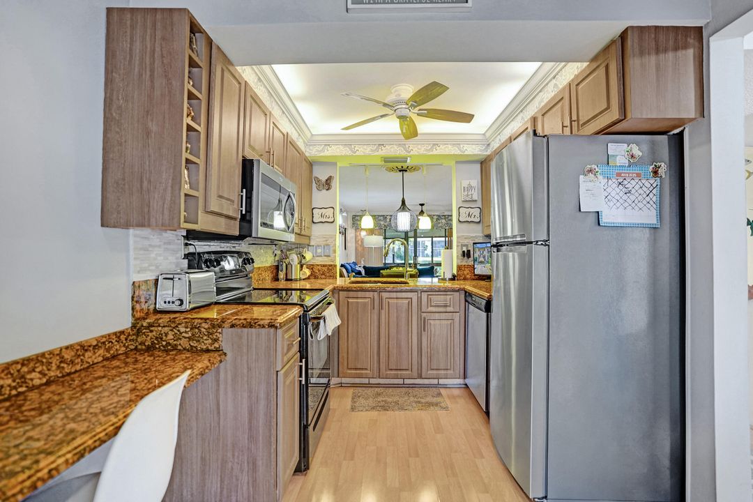 Active With Contract: $249,900 (2 beds, 2 baths, 1150 Square Feet)