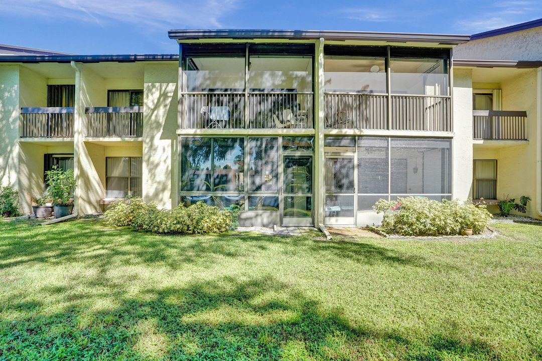 Active With Contract: $249,900 (2 beds, 2 baths, 1150 Square Feet)