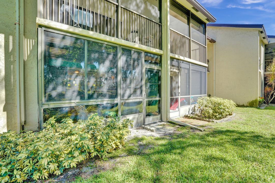 Active With Contract: $249,900 (2 beds, 2 baths, 1150 Square Feet)