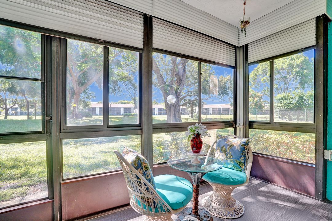 Active With Contract: $249,900 (2 beds, 2 baths, 1150 Square Feet)