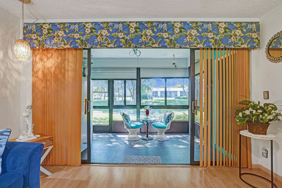 Active With Contract: $249,900 (2 beds, 2 baths, 1150 Square Feet)