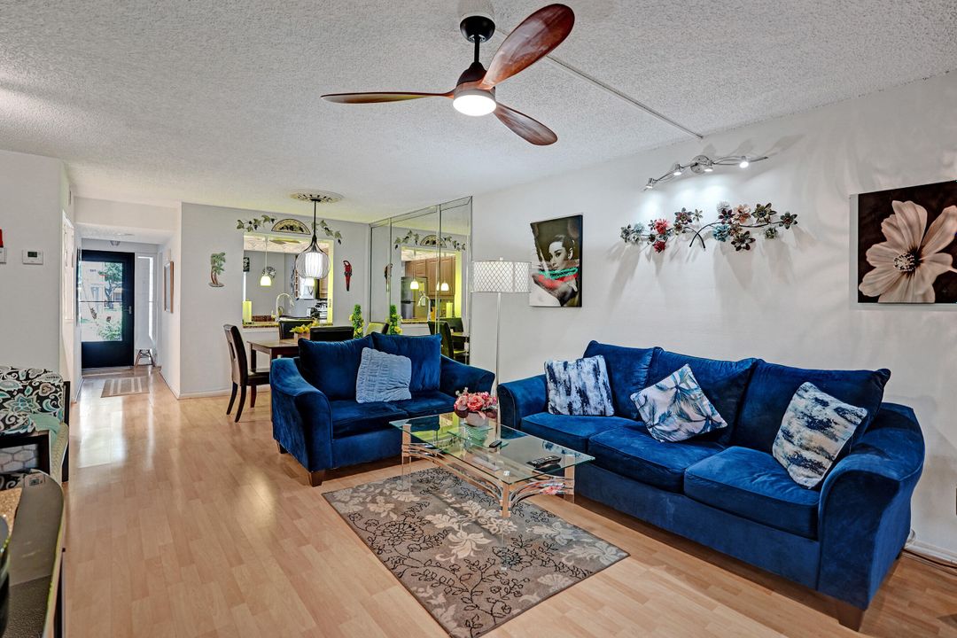 Active With Contract: $249,900 (2 beds, 2 baths, 1150 Square Feet)