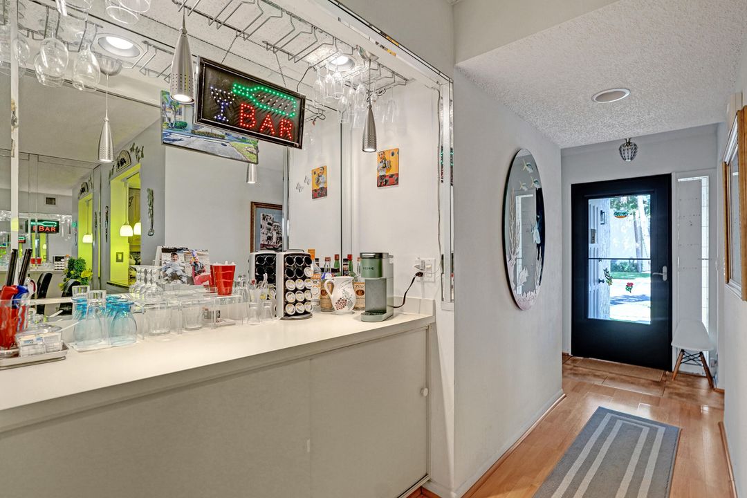 Active With Contract: $249,900 (2 beds, 2 baths, 1150 Square Feet)