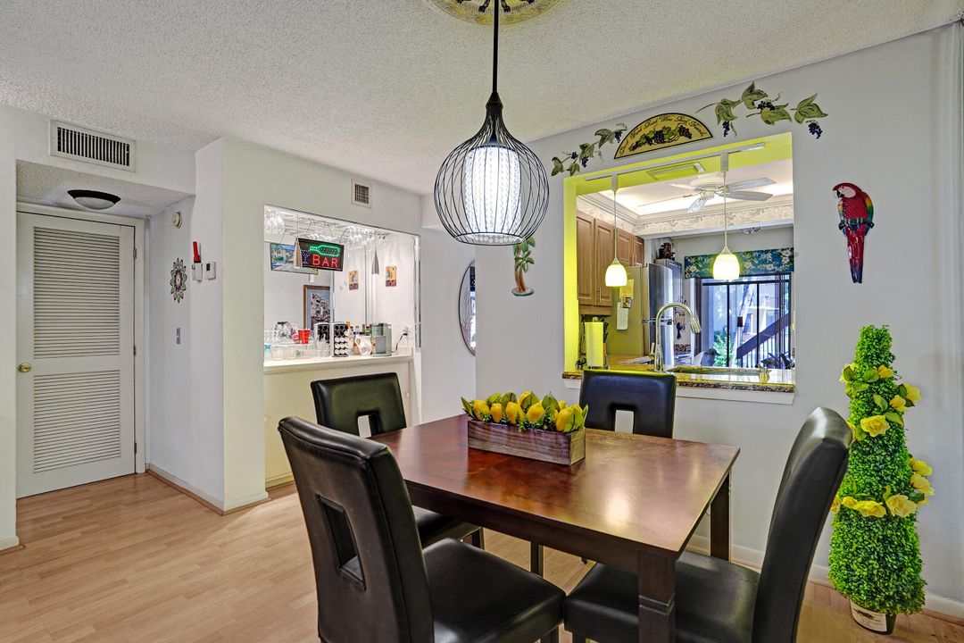 Active With Contract: $249,900 (2 beds, 2 baths, 1150 Square Feet)