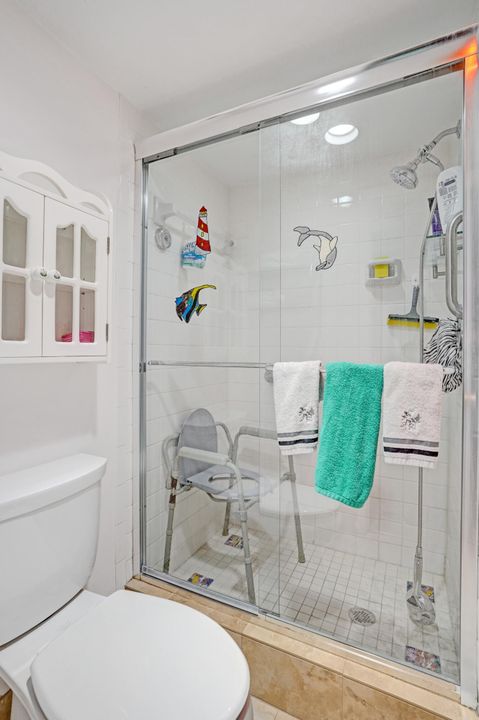 Active With Contract: $249,900 (2 beds, 2 baths, 1150 Square Feet)