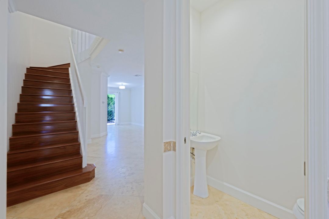 En Venta: $855,000 (2 camas, 2 baños, 1750 Pies cuadrados)