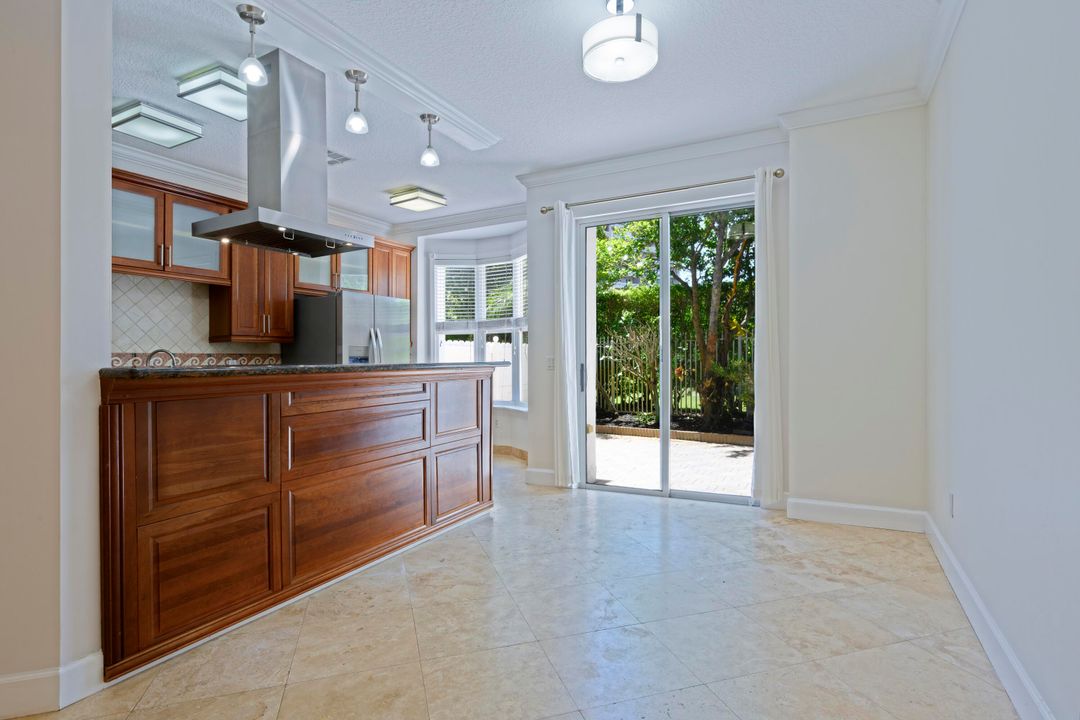 En Venta: $855,000 (2 camas, 2 baños, 1750 Pies cuadrados)