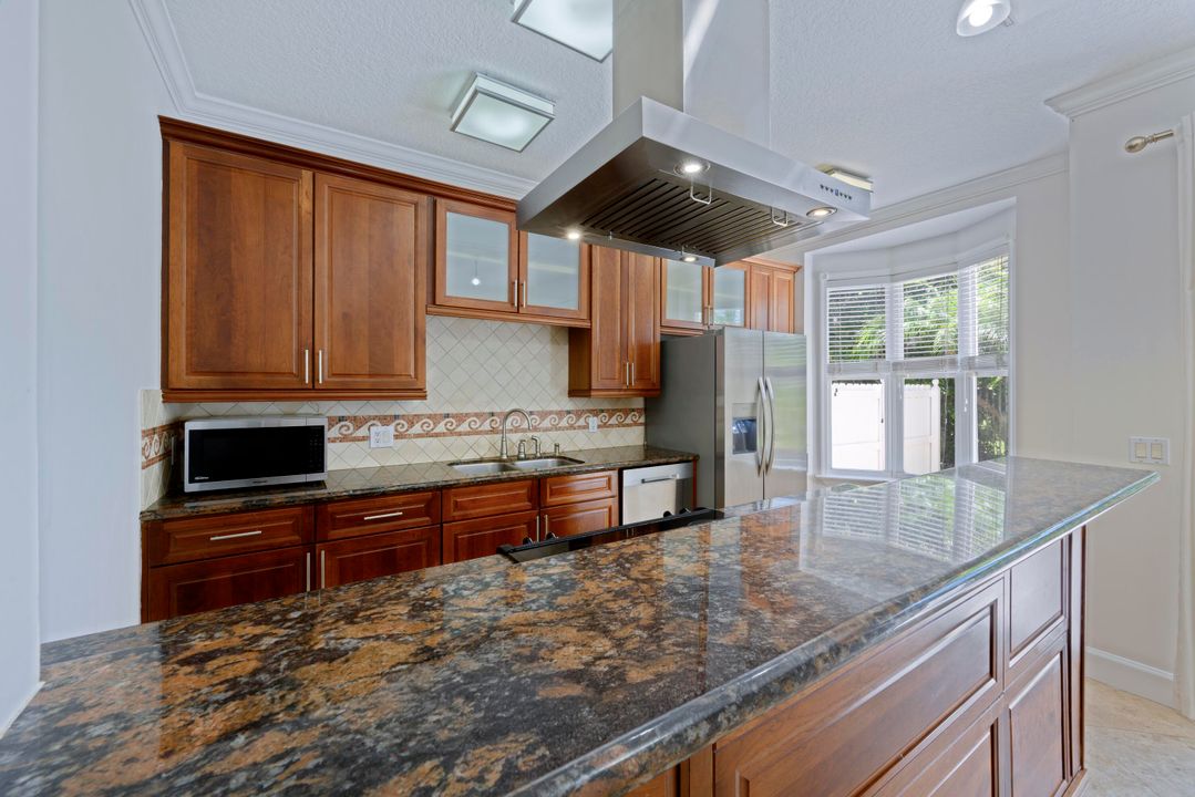 En Venta: $855,000 (2 camas, 2 baños, 1750 Pies cuadrados)