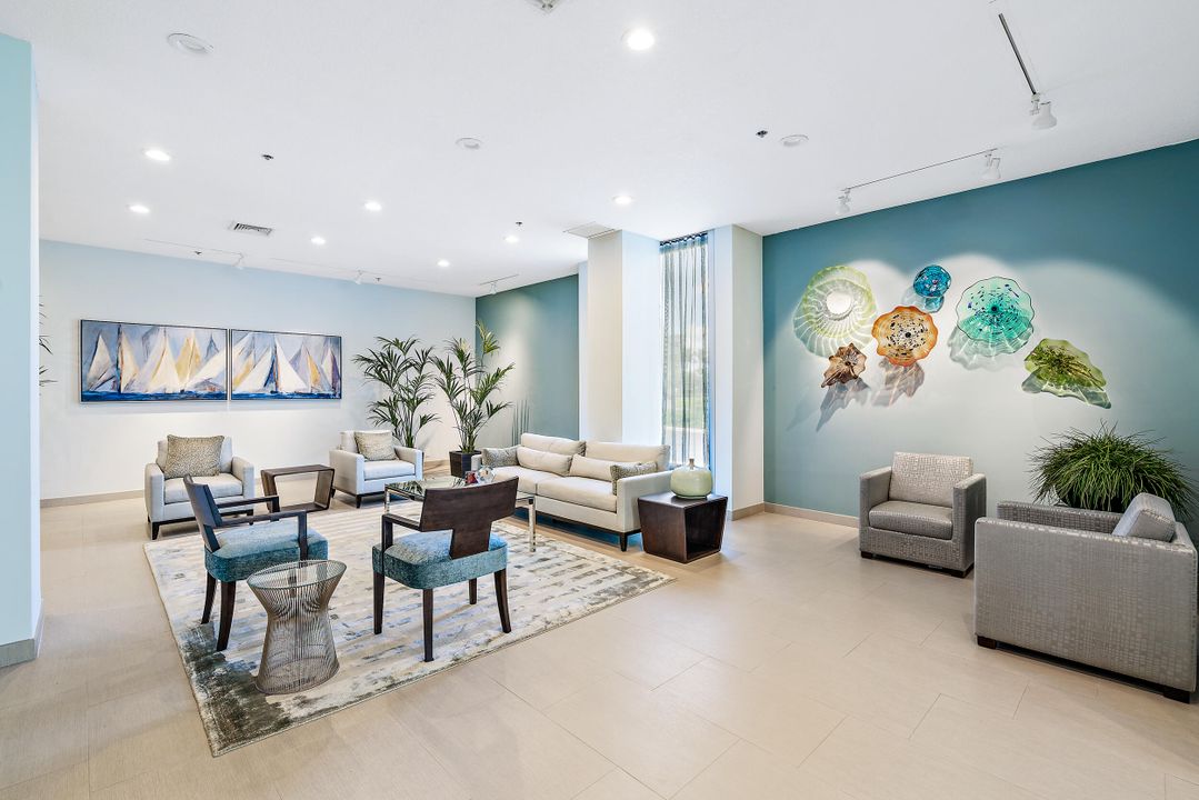 合同活跃: $9,000 (2 贝兹, 2 浴室, 1558 平方英尺)