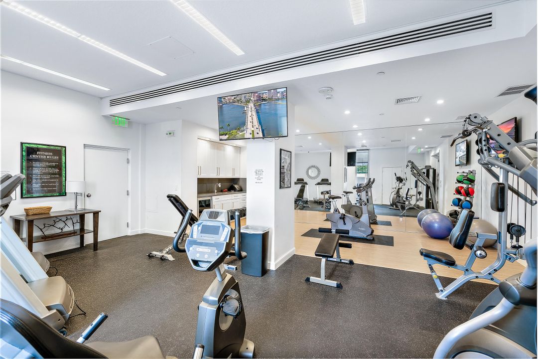 合同活跃: $9,000 (2 贝兹, 2 浴室, 1558 平方英尺)