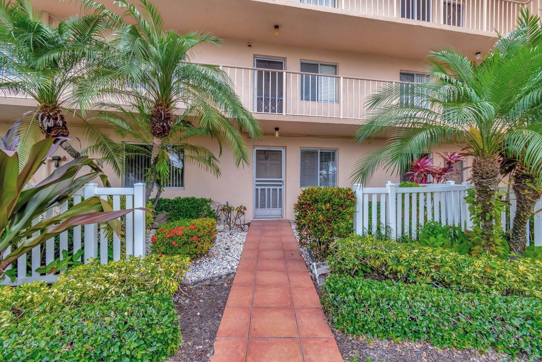 For Sale: $105,000 (2 beds, 2 baths, 990 Square Feet)